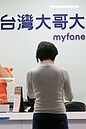 官方逾1年沒拍板…電信合併案　恐拖出變局