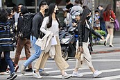 今暖如夏飆30度高溫　吳德榮：明起變天春雷響連日大雨、溫度驟跌15度
