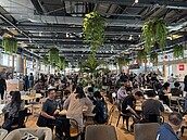 「全台最美魚市場」停業後今重新開幕了！全新風格吸引人潮