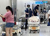 醫界示警！新冠強襲　急診壅塞、嚴重缺床