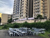 汐止區小學蓋光電球場遭鄰居抗議光害、高溫　家長會長聲援學校